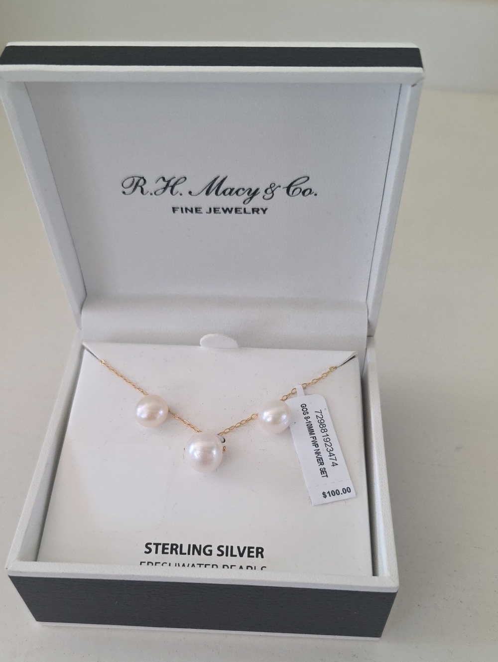 NWT Freshwater Pearl Necklace And Earring Set